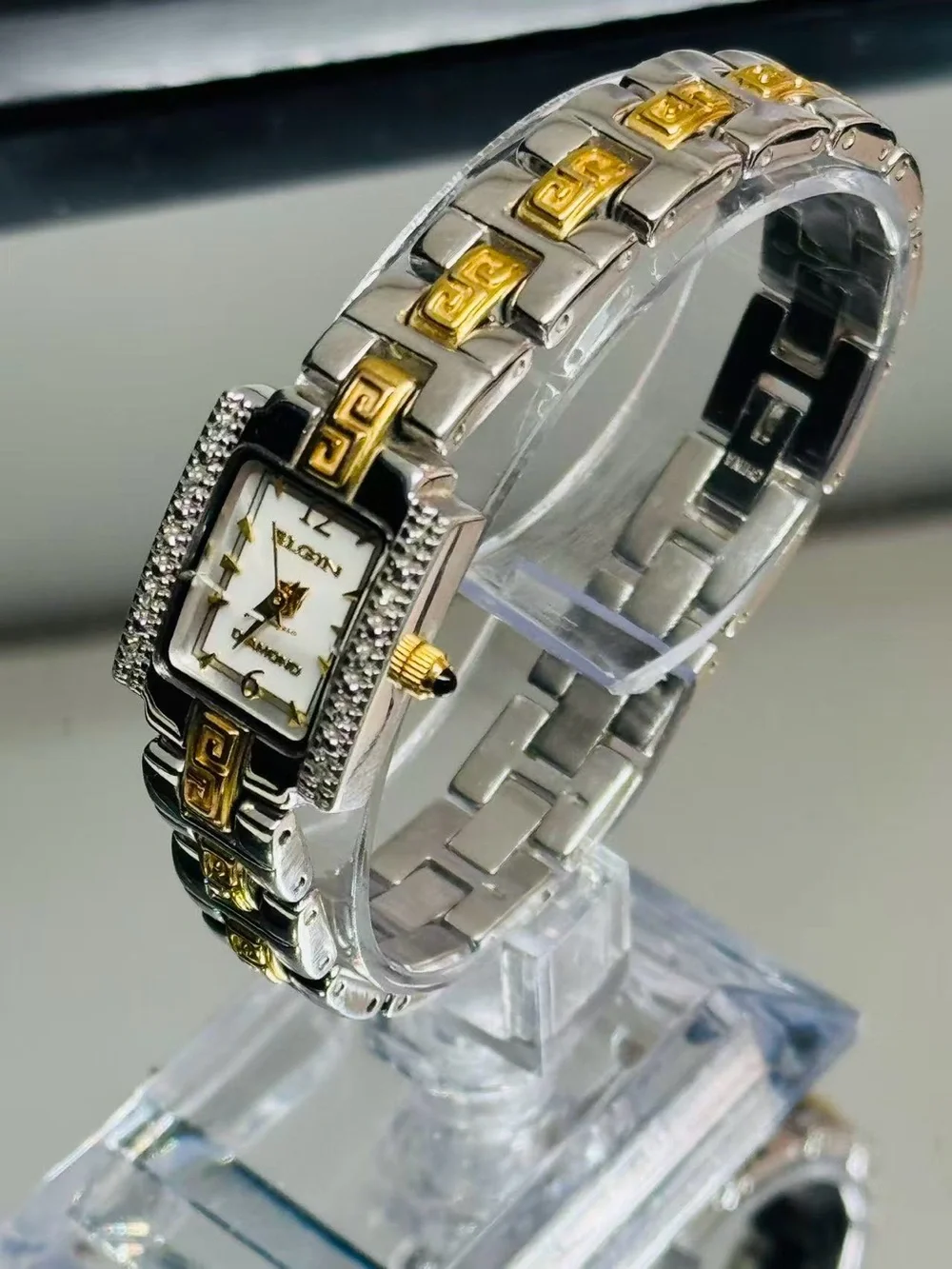 Vintage ELGIN Women’s Two-Tone Quartz 17mm Watch Crystal Bezel New Battery Runs